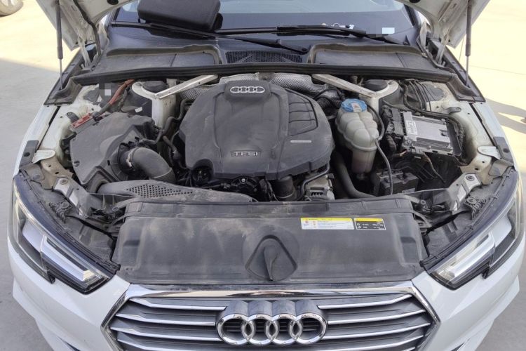 Used Audi A4L 2018 30th Anniversary Edition 40 TFSI Fashion Model Engine Bay