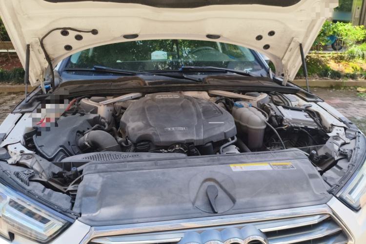 Used Audi A4L 2018 30th Anniversary Edition 40 TFSI Fashion Model Engine Bay