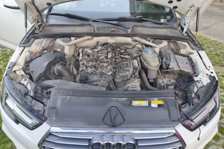 Used Audi A4L 2018 30th Anniversary Edition 40 TFSI Fashion Model Engine Bay