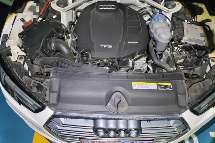 Used Audi A4L 2018 30th Anniversary Edition 40 TFSI Fashion Model Engine Bay