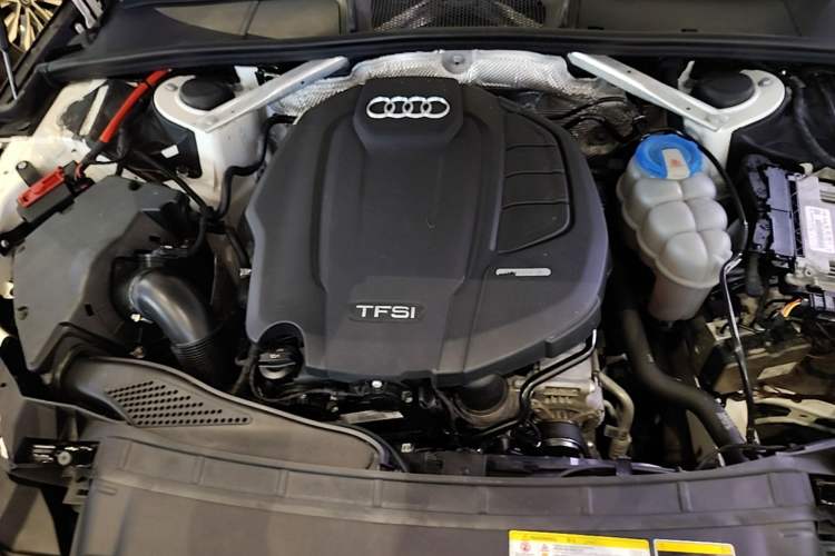 Used Audi A4L 2018 30th Anniversary Edition 40 TFSI Trendy Model Engine Bay