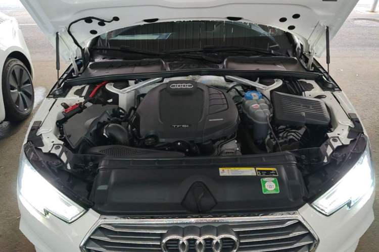 Used Audi A4L 2018 30th Anniversary Edition 40 TFSI Fashion Model Engine Bay