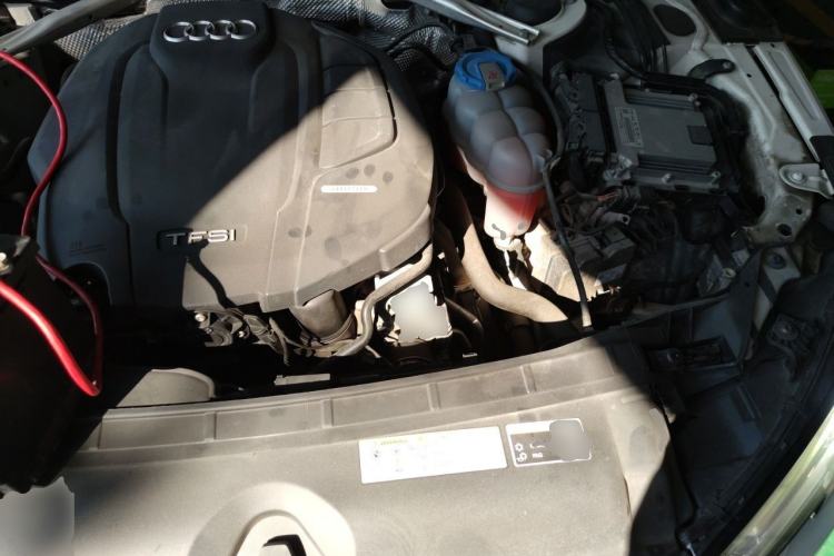 Used Audi A4L 2018 30th Anniversary Edition 40 TFSI Fashion Model Engine Bay