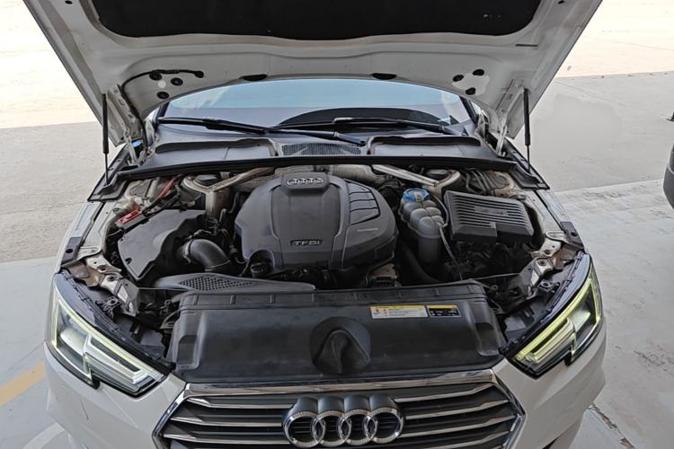 Used Audi A4L 2018 30th Anniversary Edition 40 TFSI Fashion Model Engine Bay