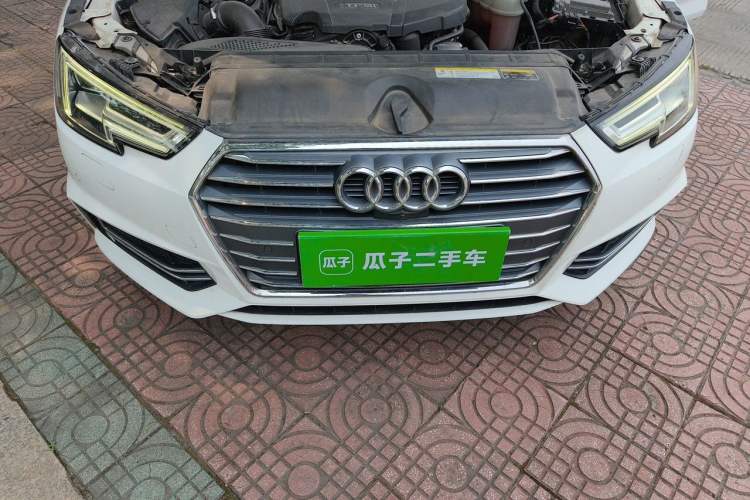 Used Audi A4L 2018 30th Anniversary Edition 40 TFSI Fashion Model Engine Bay