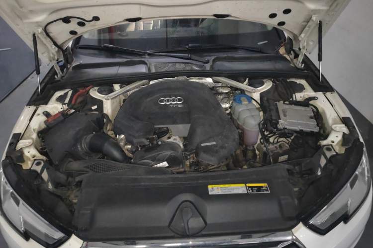Used Audi A4L 2018 30th Anniversary Edition 30 TFSI Ambition Model Engine Bay