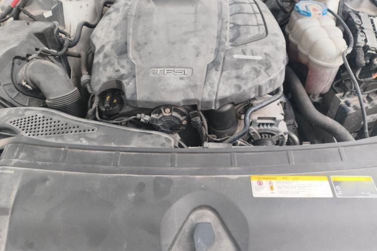 Used Audi A4L 2018 30th Anniversary Edition 40 TFSI Fashion Model Engine Bay