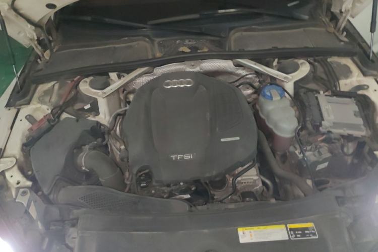 Used Audi A4L 2018 30th Anniversary Edition 40 TFSI Fashion Model Engine Bay