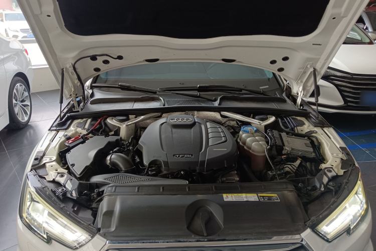 Used Audi A4L 2018 30th Anniversary Edition 40 TFSI Fashion Model Engine Bay