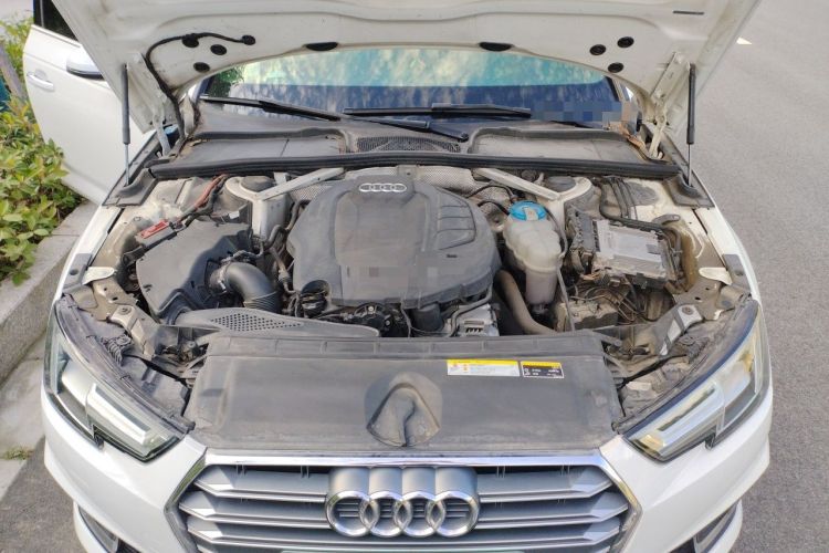 Used Audi A4L 2018 30th Anniversary Edition 40 TFSI Fashion Model Engine Bay