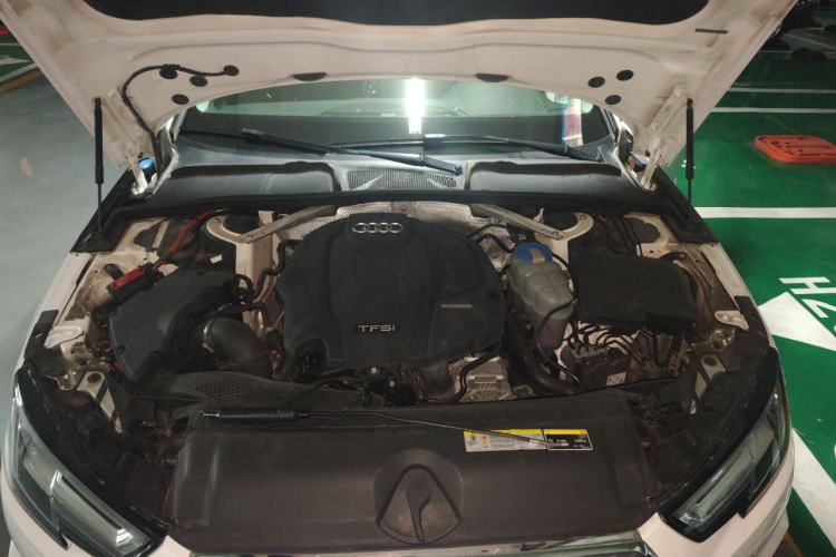 Used Audi A4L 2018 30th Anniversary Edition 40 TFSI Fashion Model Engine Bay