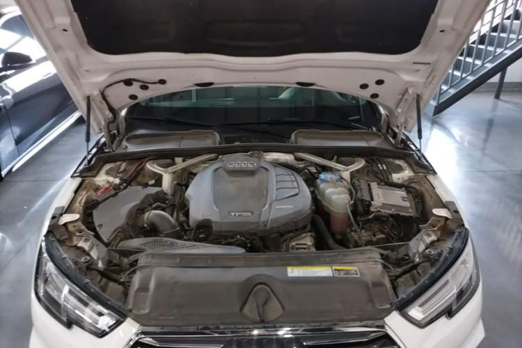 Used Audi A4L 2018 30th Anniversary Edition 40 TFSI Fashion Model Engine Bay