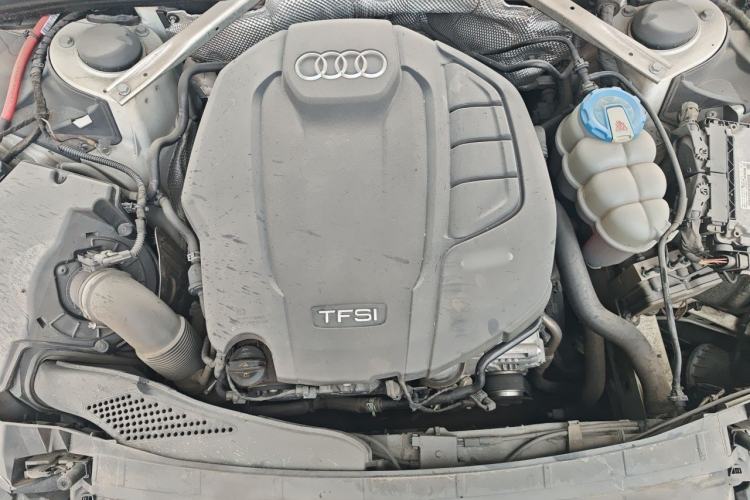 Used Audi A4L 2018 30th Anniversary Edition 40 TFSI Fashion Model Engine Bay