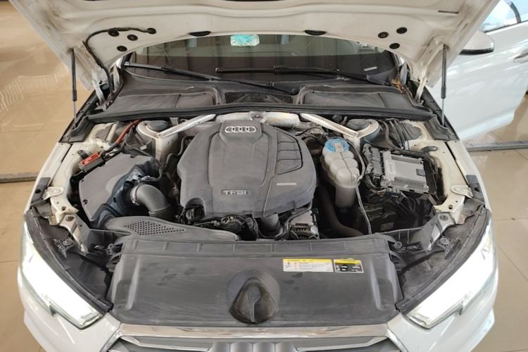 Used Audi A4L 2018 30th Anniversary Edition 40 TFSI Fashion Model Engine Bay