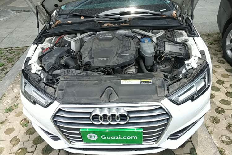 Used Audi A4L 2018 30th Anniversary Edition 40 TFSI Fashion Model Engine Bay