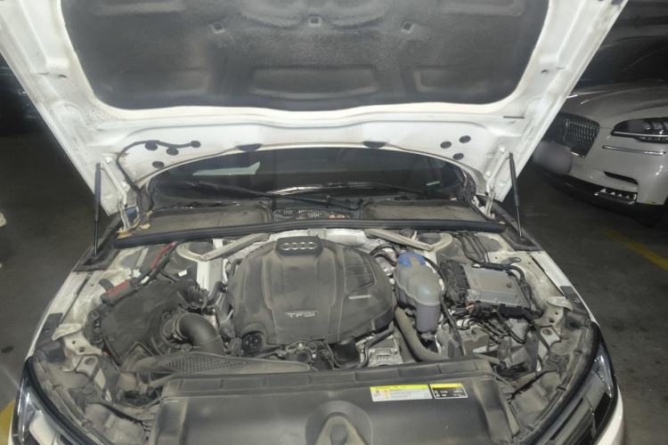 Used Audi A4L 2018 30th Anniversary Edition 40 TFSI Fashion Model Engine Bay