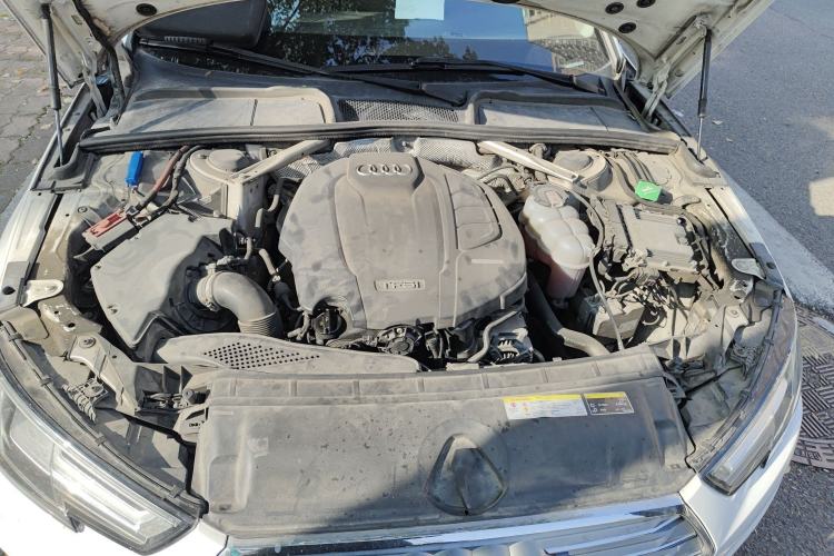 Used Audi A4L 2018 30th Anniversary Edition 40 TFSI Fashion Model Engine Bay