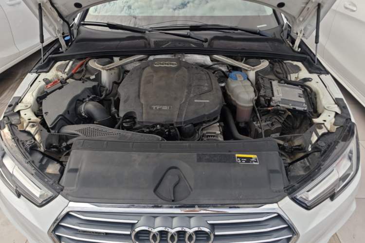 Used Audi A4L 2018 30th Anniversary Edition 40 TFSI Fashion Model Engine Bay