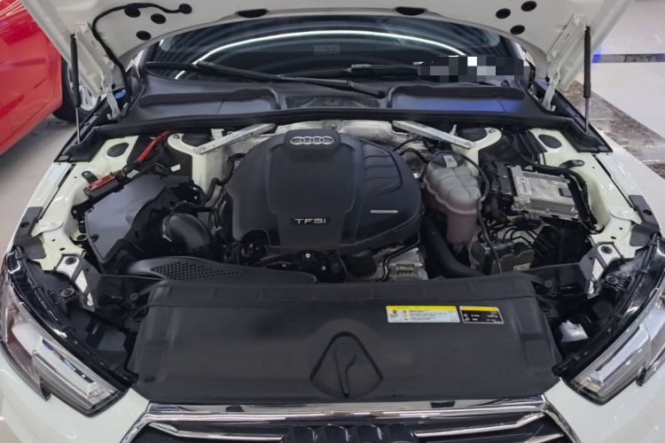 Used Audi A4L 2018 30th Anniversary Edition 40 TFSI Fashion Model Engine Bay