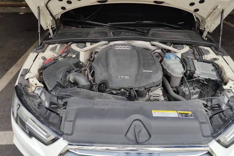 Used Audi A4L 2018 30th Anniversary Edition 40 TFSI Fashion Model Engine Bay