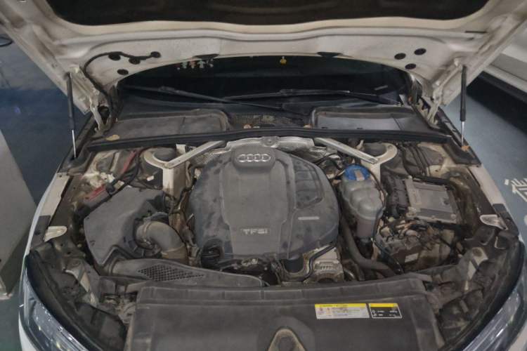 Used Audi A4L 2018 30th Anniversary Edition 40 TFSI Fashion Model Engine Bay