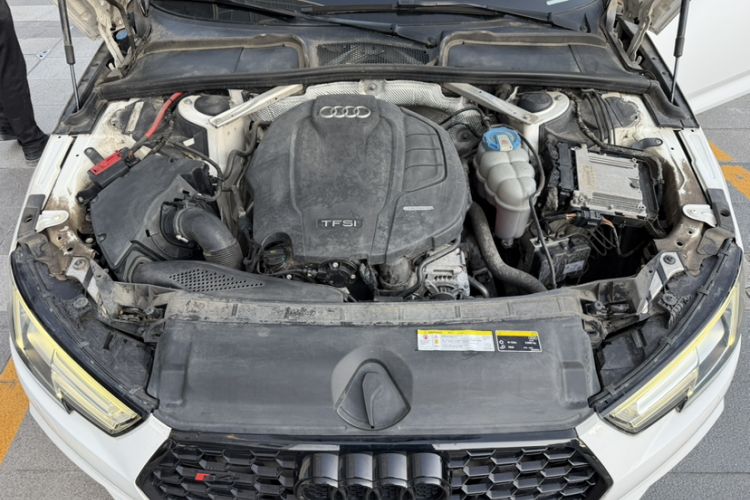 Used Audi A4L 2018 30th Anniversary Edition 40 TFSI Fashion Model Engine Bay