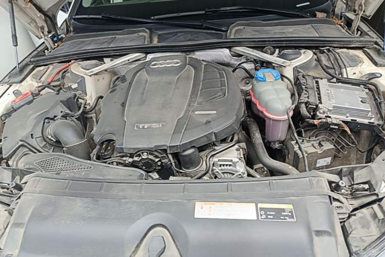 Used Audi A4L 2018 30th Anniversary Edition 40 TFSI Fashion Model Engine Bay