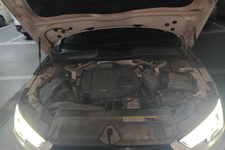 Used Audi A4L 2018 30th Anniversary Edition 40 TFSI Fashion Model Engine Bay