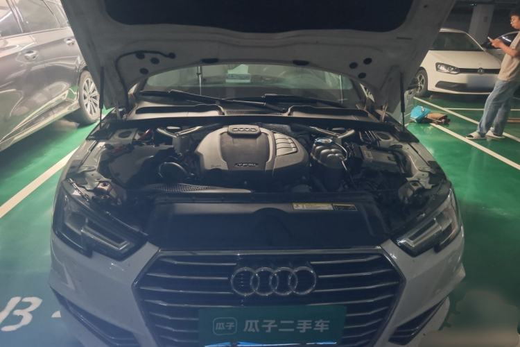 Used Audi A4L 2018 30th Anniversary Edition 40 TFSI Fashion Model Engine Bay