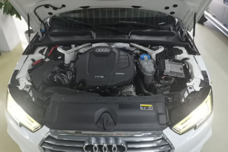 Used Audi A4L 2018 30th Anniversary Edition 40 TFSI Fashion Model Engine Bay