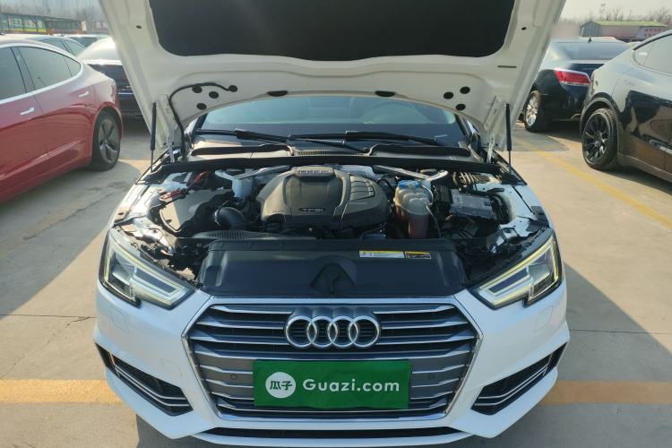 Used Audi A4L 2018 30th Anniversary Edition 40 TFSI Fashion Model Engine Bay