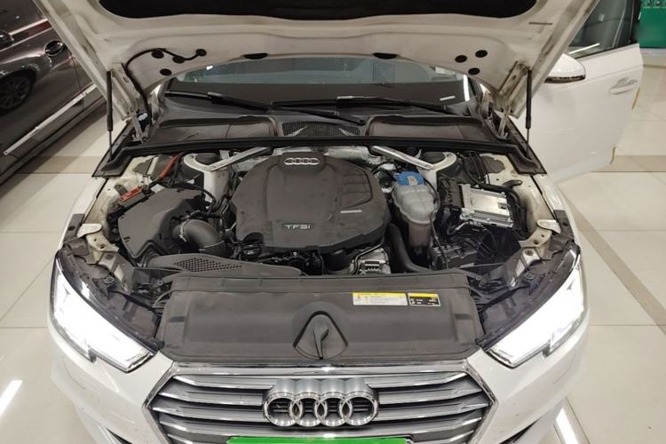 Used Audi A4L 2018 30th Anniversary Edition 40 TFSI Fashion Model Engine Bay