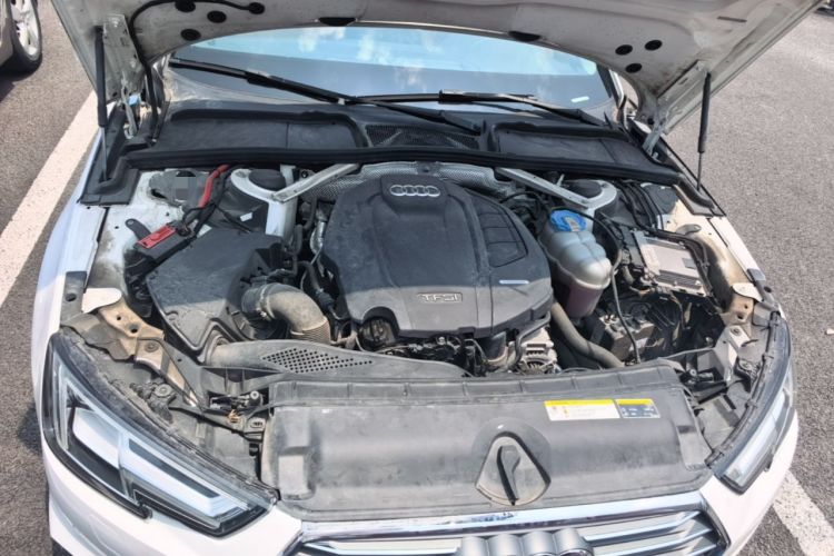 Used Audi A4L 2018 30th Anniversary Edition 40 TFSI Fashion Model Engine Bay