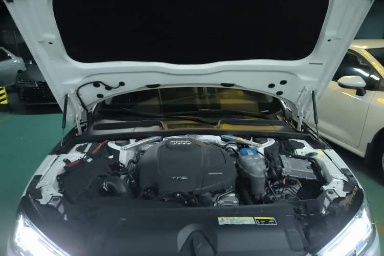 Used Audi A4L 2018 30th Anniversary Edition 40 TFSI Trendy Model Engine Bay