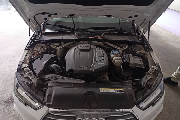 Used Audi A4L 2018 30th Anniversary Edition 40 TFSI Fashion Model Engine Bay