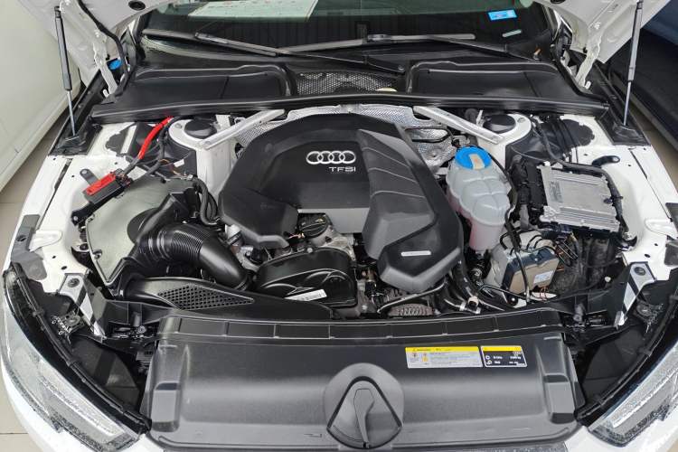 Used Audi A4L 2018 30th Anniversary Edition 30 TFSI Ambition Model Engine Bay