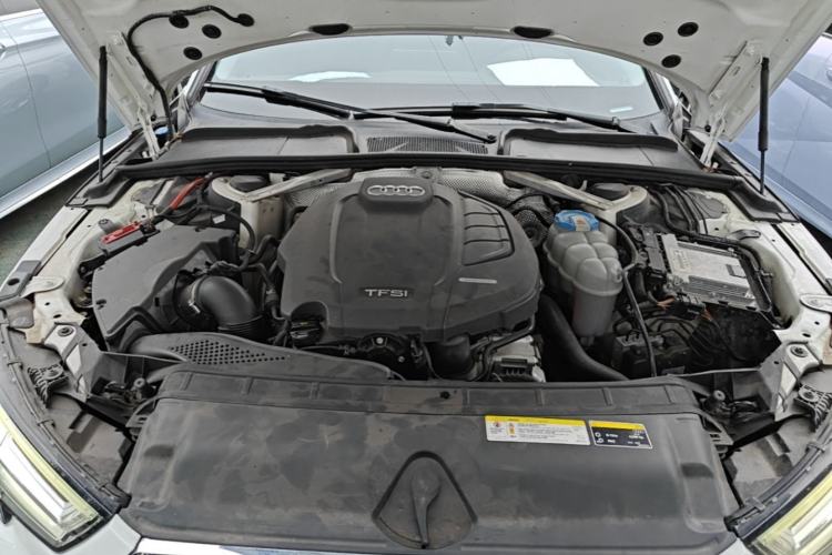 Used Audi A4L 2018 30th Anniversary Edition 40 TFSI Fashion Model Engine Bay