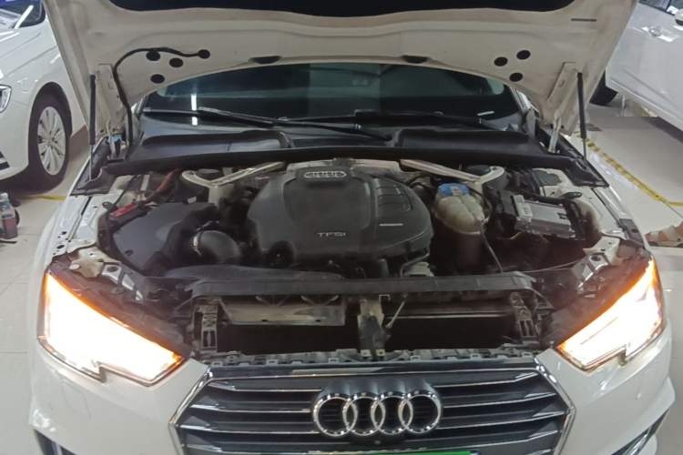 Used Audi A4L 2018 30th Anniversary Edition 40 TFSI Fashion Model Engine Bay