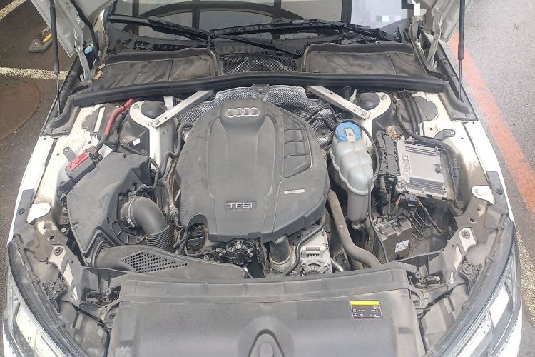 Used Audi A4L 2018 30th Anniversary Edition 40 TFSI Fashion Model Engine Bay