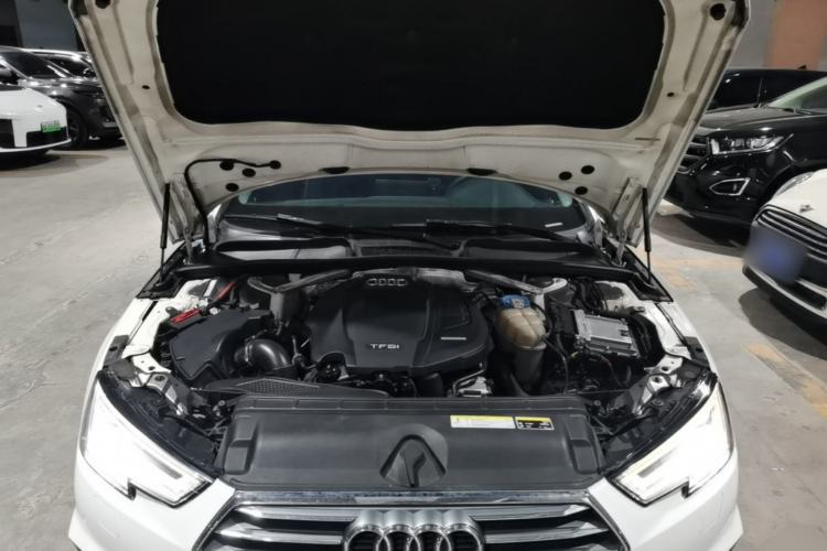 Used Audi A4L 2018 30th Anniversary Edition 40 TFSI Fashion Model Engine Bay