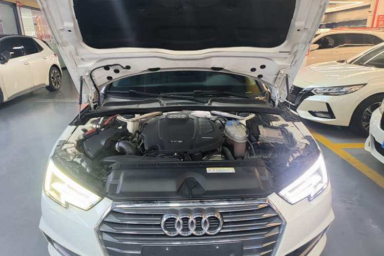 Used Audi A4L 2018 30th Anniversary Edition 40 TFSI Fashion Model Engine Bay