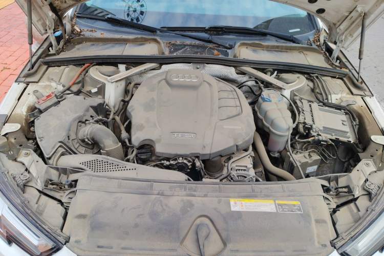 Used Audi A4L 2018 30th Anniversary Edition 40 TFSI Fashion Model Engine Bay
