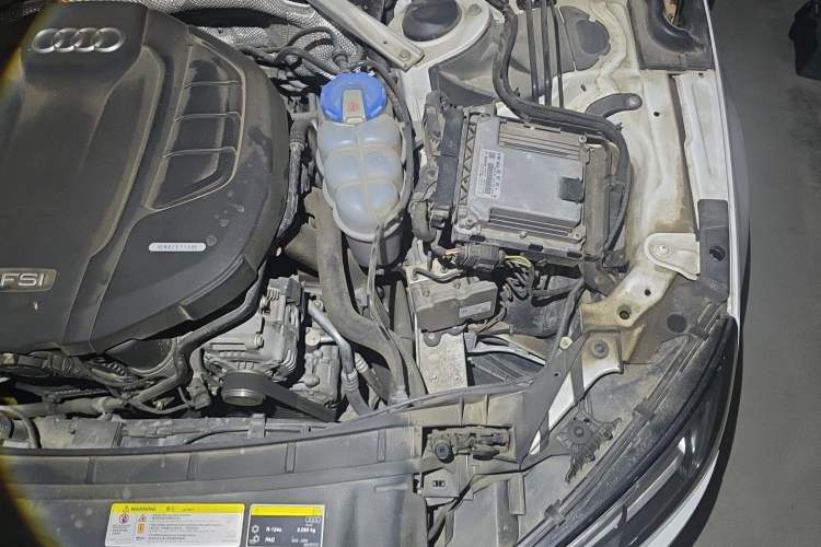 Used Audi A4L 2018 30th Anniversary Edition 40 TFSI Trendy Model Engine Bay Left