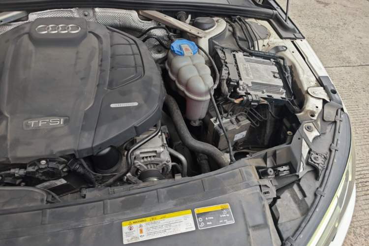 Used Audi A4L 2018 30th Anniversary Edition 40 TFSI Fashion Model Engine Bay Left