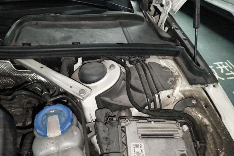 Used Audi A4L 2018 30th Anniversary Edition 40 TFSI Fashion Model Engine Bay Left