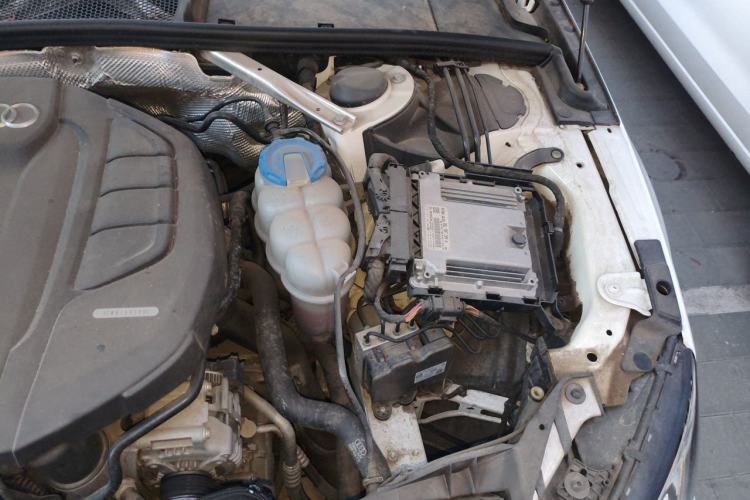 Used Audi A4L 2018 30th Anniversary Edition 40 TFSI Fashion Model Engine Bay Left