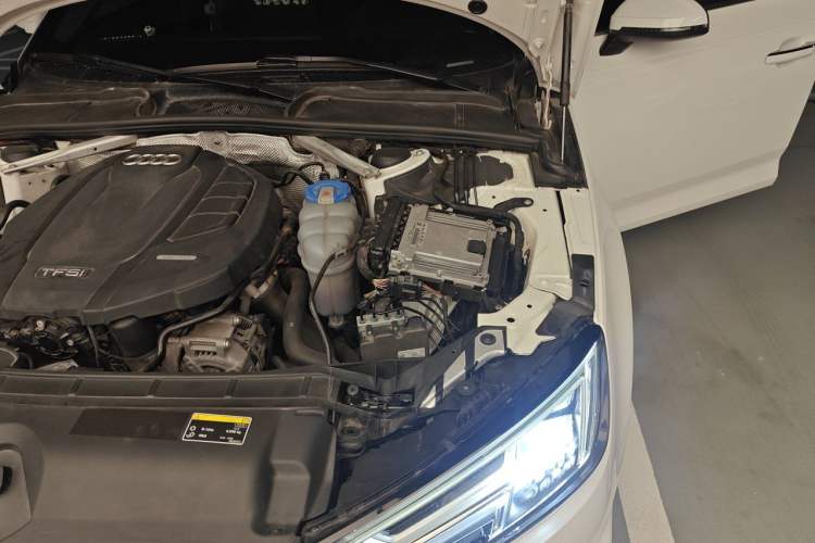Used Audi A4L 2018 30th Anniversary Edition 40 TFSI Fashion Model Engine Bay Left