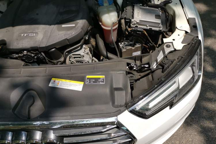 Used Audi A4L 2018 30th Anniversary Edition 40 TFSI Trendy Model Engine Bay Left