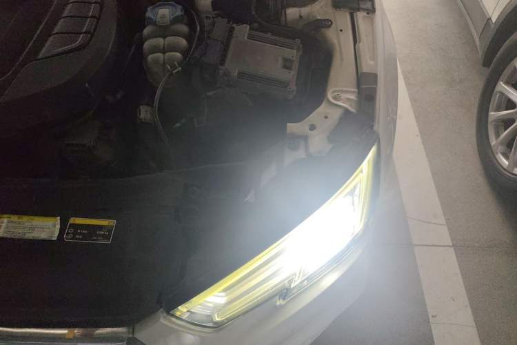 Used Audi A4L 2018 30th Anniversary Edition 40 TFSI Fashion Model Engine Bay Left