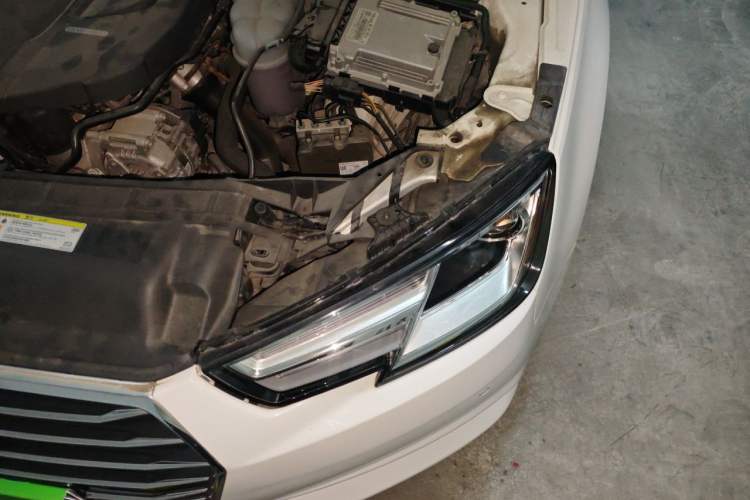 Used Audi A4L 2018 30th Anniversary Edition 40 TFSI Fashion Model Engine Bay Left